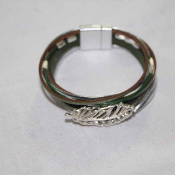 Bohemian leather clasp feather bracelet - Picture 3 of 4